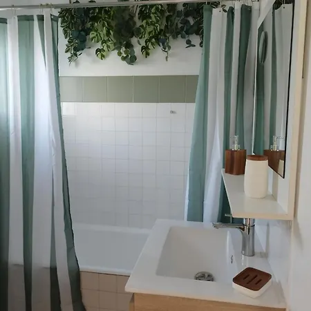 Semesterbostad House With Garden, Parking, Quick Nantes Access